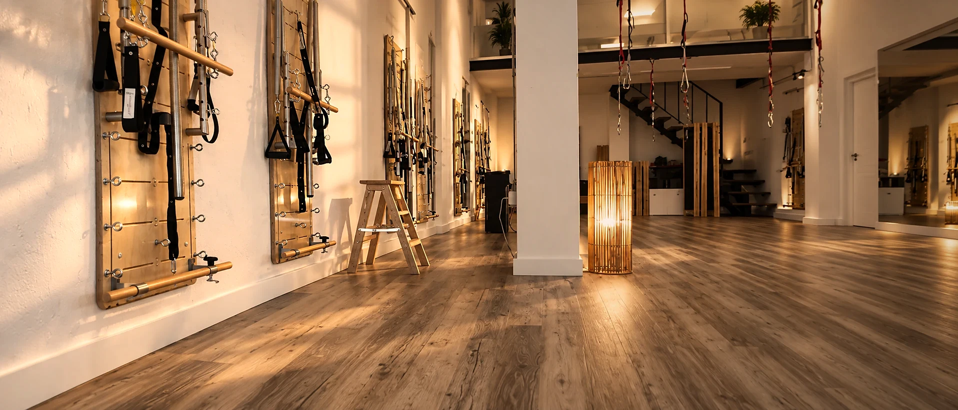 Sala de Studio Salux con la pared de muelles del Springboard